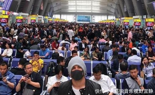  明明：火车上明明有无线网，为何连接却无法使用列车员道出实情