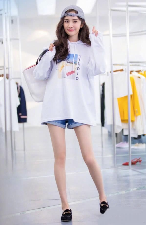 杨幂穿粉嫩装狂凹少女，却hold不住了，下一个刘晓庆