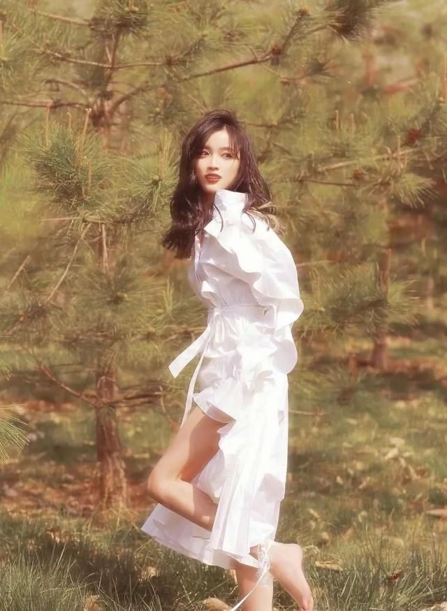 『白裙子』今年最美最流行的裙子,显白又高级,回头率200%!!