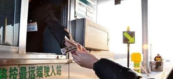  「取消」专家提倡取消高速费，将其加到燃油费里，你感觉合理吗