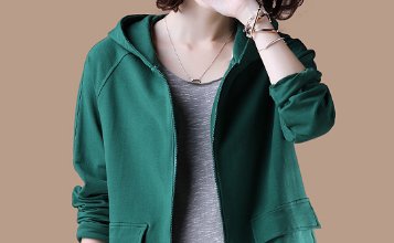 天!本以为小衫+长裤流行，没想到!9月竟火了“薄外套”，真美