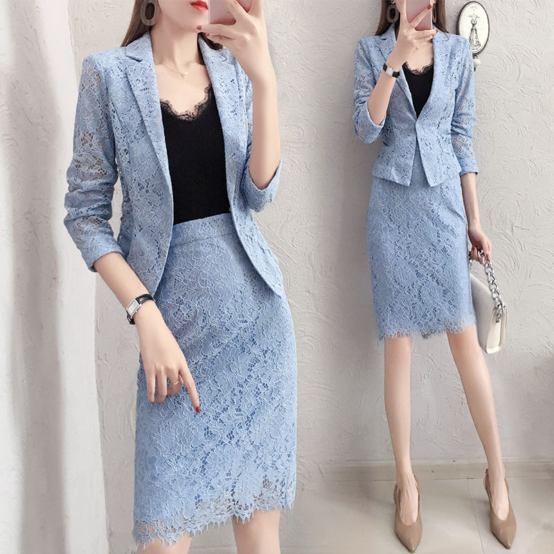 是时候和连衣裙拜拜了，今年这样套装才时髦有型，连背影都美炸了