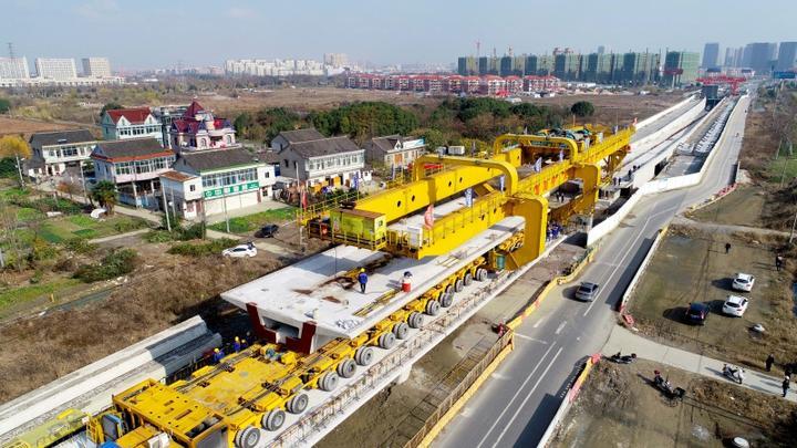 高架与隧道实现“握手”，杭海城铁全国最大坡度上成功架梁！