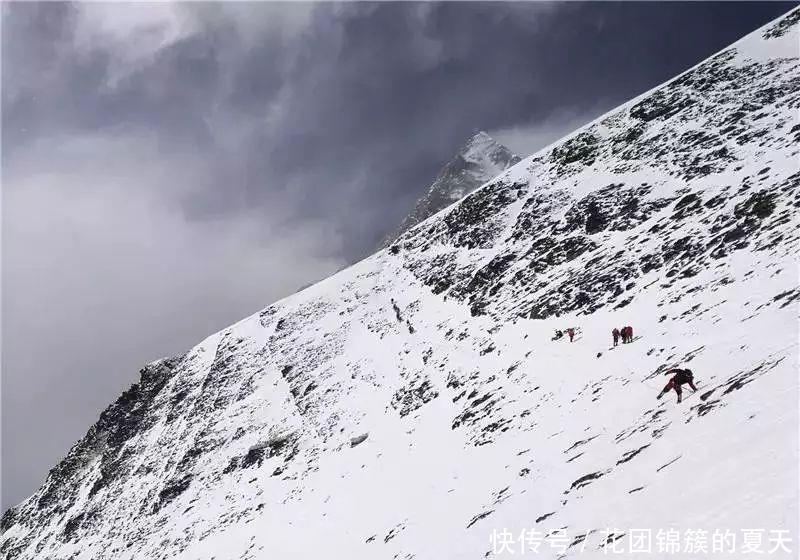 登山爱好者攀登珠穆朗玛峰 需要做好哪些方面的准备