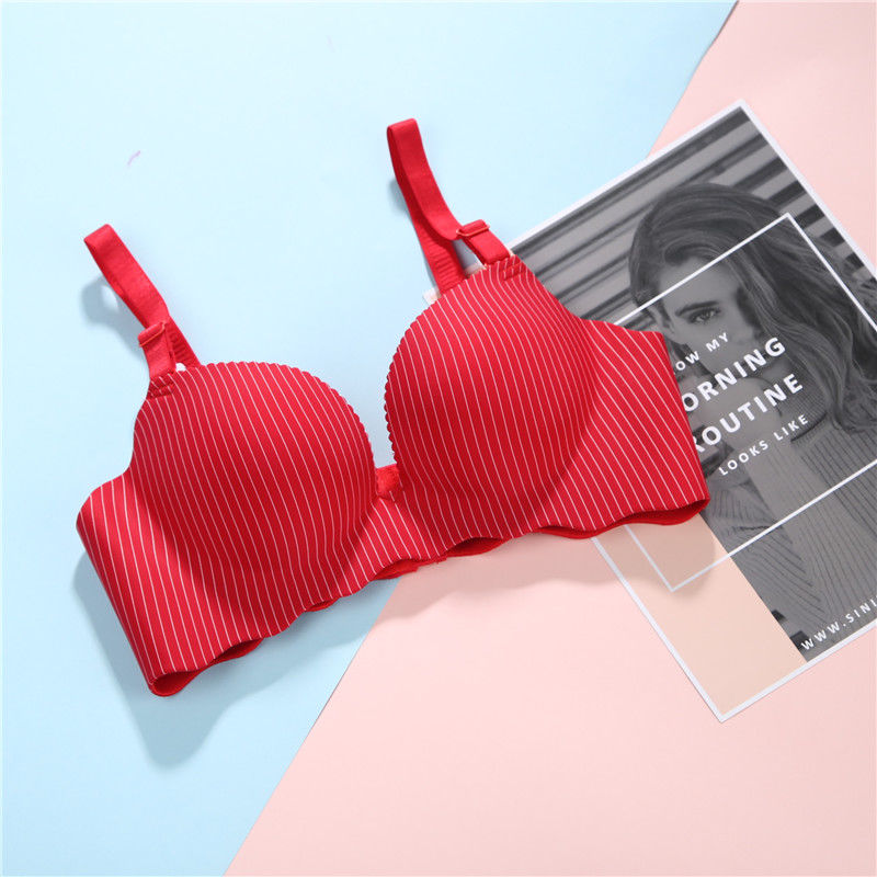 胸小妹妹看过来，聚拢文胸解决你胸小烦恼，让你出门更自信