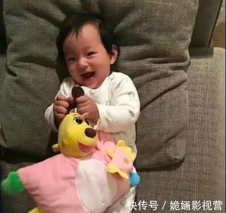 『细节』大S晒儿子照片,一处细节暴露了婆婆张兰的态度,网友:情商高!