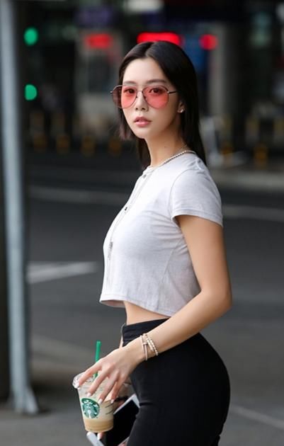 人家“亚洲第一美女”李成敏这才是真正的蚂蚁腰!