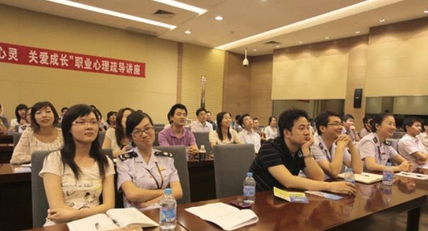 为什么很多人不考市区公务员，反而考乡镇公务员？怎么回事