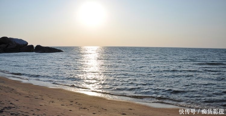 非洲有一座湖,经常出现几百米高的烟柱,原来是这种动物作祟