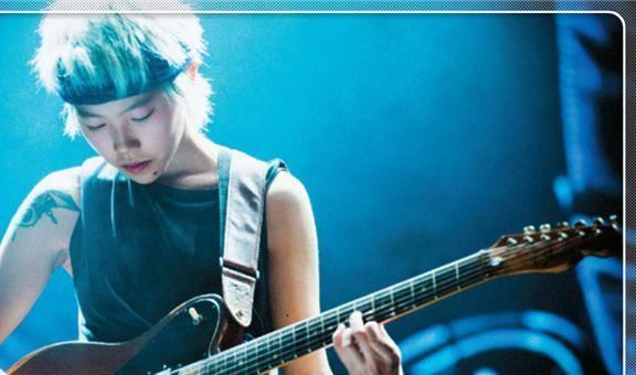 窦靖童终于穿了粉红衣服，很可爱，很美