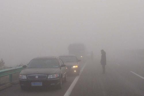 新手开车超车需注意事项