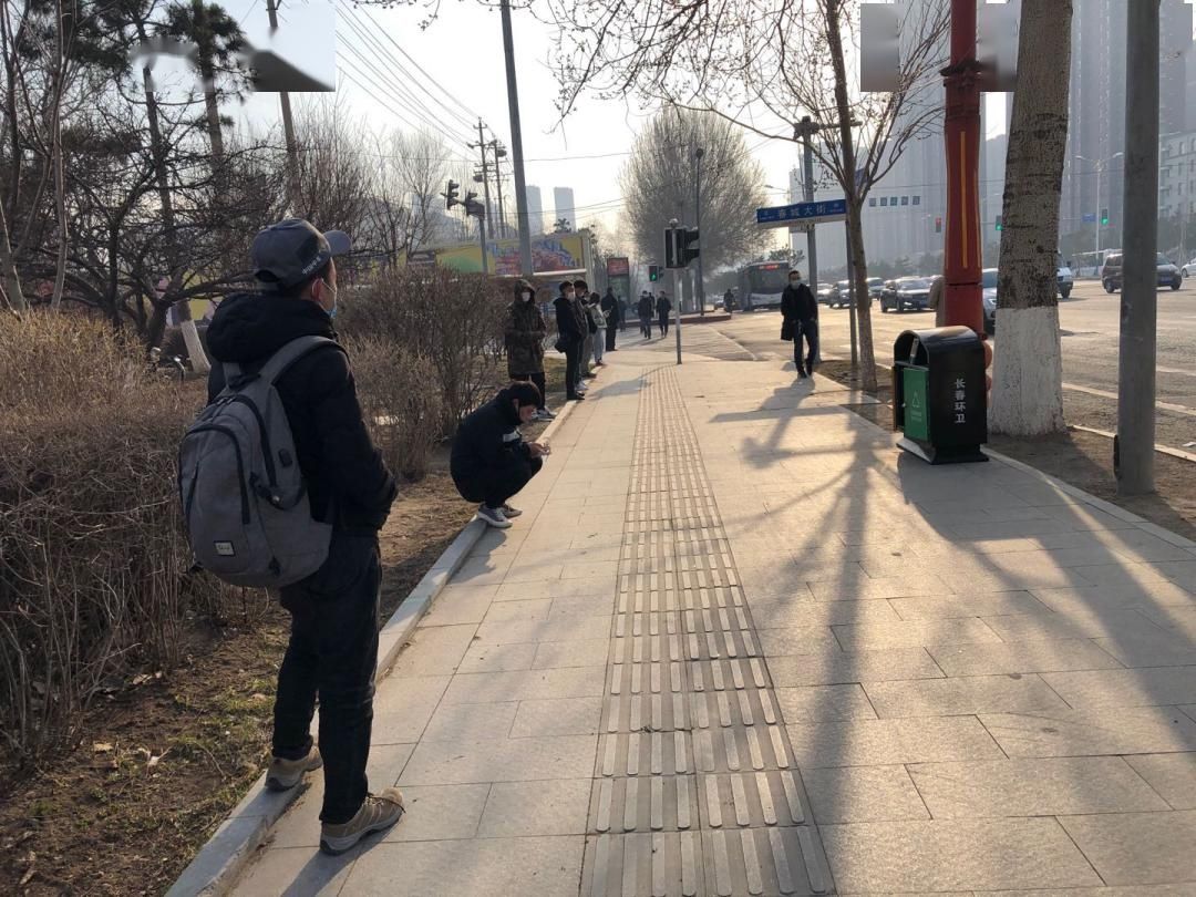  蹿到：@长春人，明天可以穿短袖喽！最高气温蹿到了21℃…