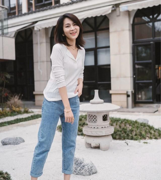  #优雅#Lisa穿搭指南:基础穿搭整出女团风,新潮元气超吸睛!