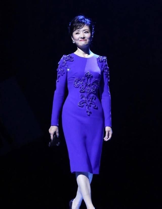#身型#周涛真是“优雅女神”!带火各种简单搭配,都51岁还那么惊艳