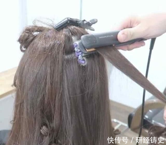  大妈■卷发太土像大妈？推荐给你4种减龄妙招，让你美到没朋友