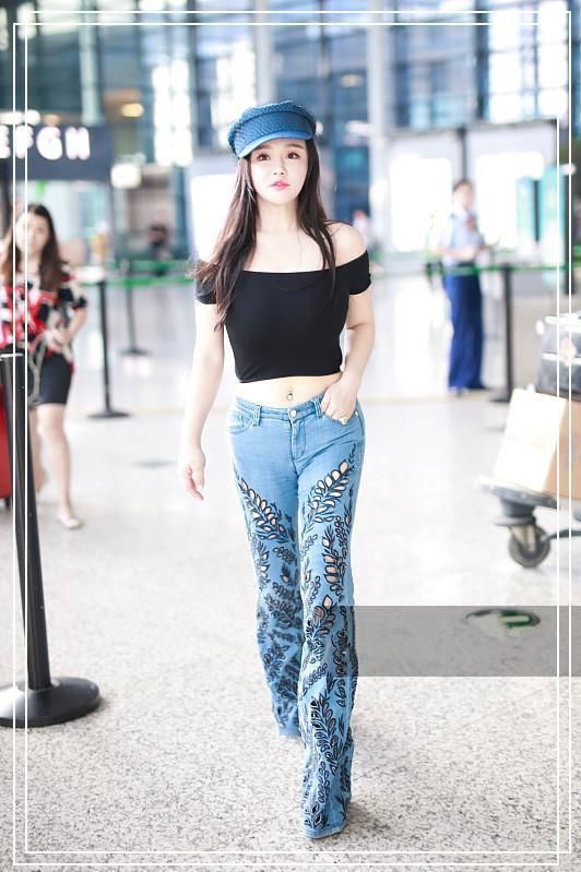 冉莹颖够狠！低腰裤配小背心狂秀小蛮腰，网友：邹市明咋放心的？