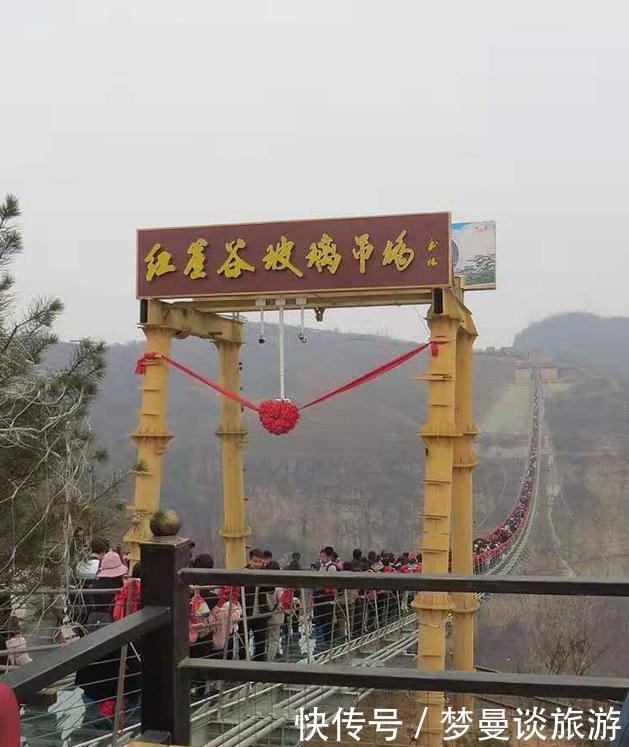 可站600人的红崖谷吊桥，还可抵抗12级大风，游客：还是怕！