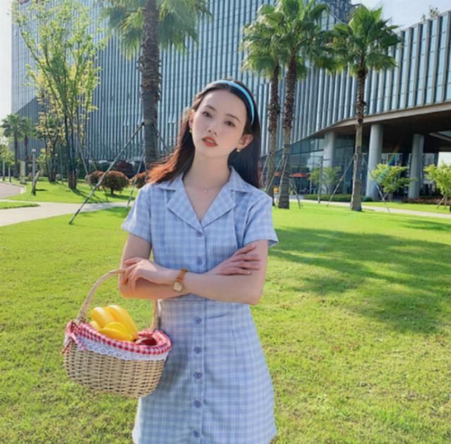  性感：集甜酷性感于一身的bm风来咯，穿上就是大写的美，小蛮腰秀起来