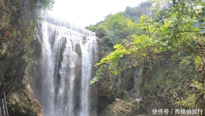 绥阳红果树：集洞、林、山、水为一体，是贵州山水风光的荟萃地