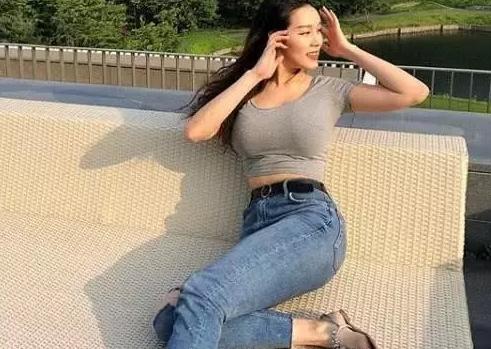 40岁健身女神大秀身材凹凸曲线美若18岁少女