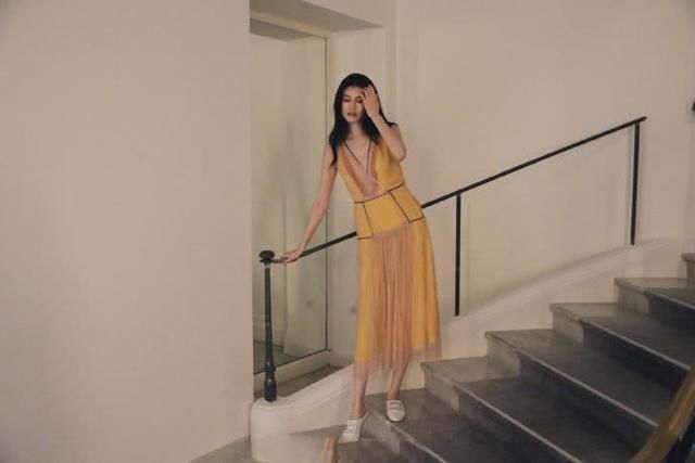 女人中的极品，一般和她撞衫都像是找虐，娜扎勉强能打个平手