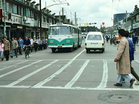  「上海」1983年上海老照片，不变的繁华！