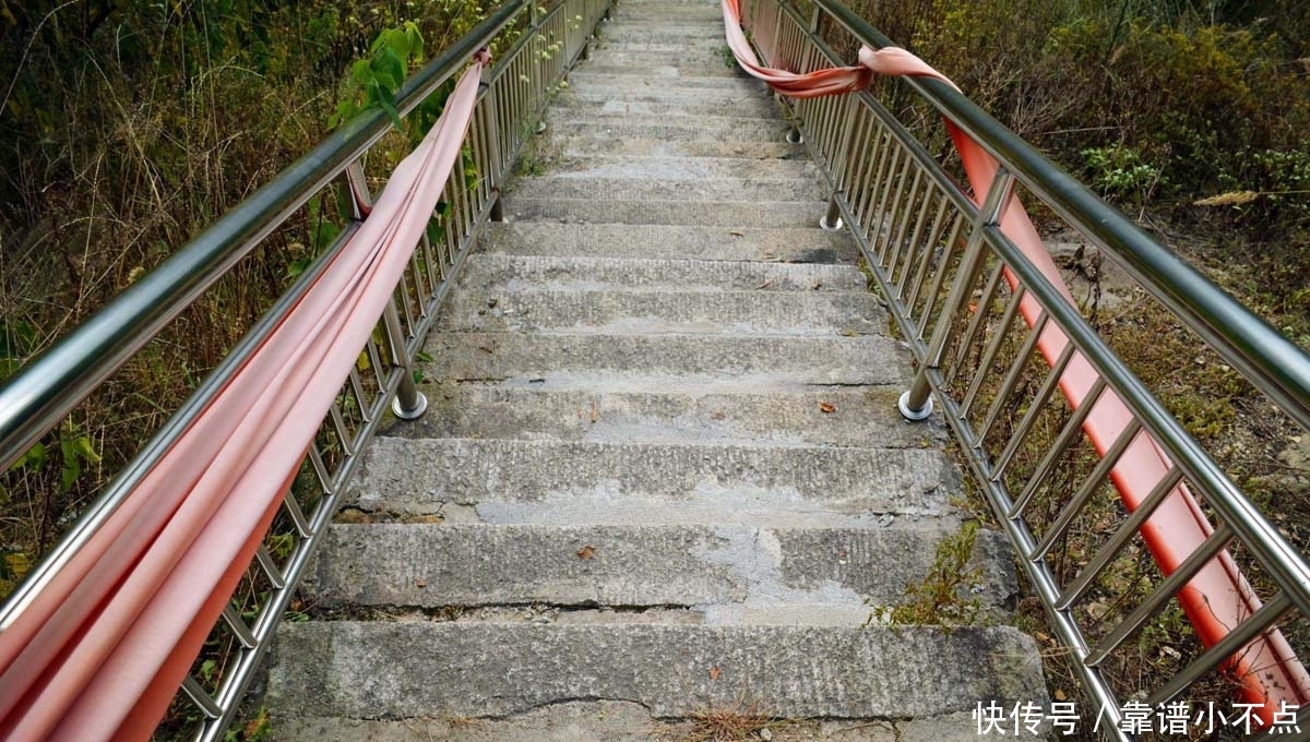 藏在深山里的神仙庙,悬崖陡坡“挂”千级石阶,看看啥样子