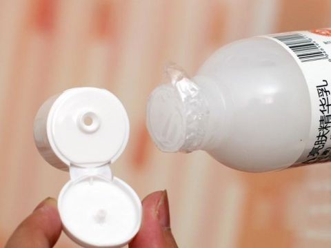  「中年」建议中年女人：脸上有纹不要慌！每天坚持这2步，祛皱嫩肤超管用