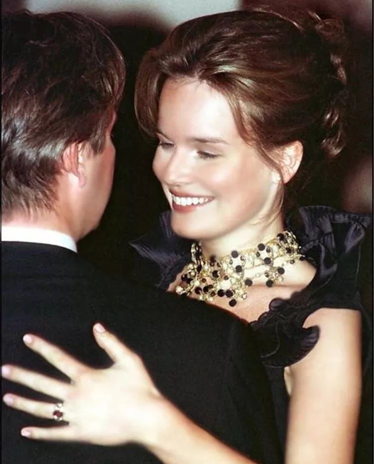 见多了平民王后，低调的比利时王后才是天生贵族!