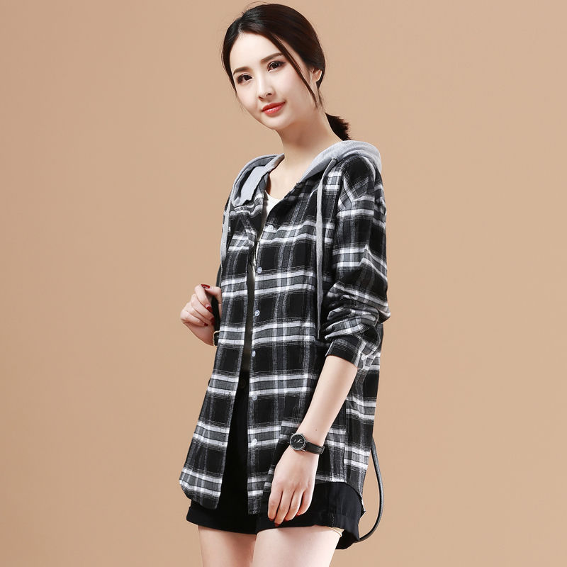 立秋后别只会穿开衫?聪明的女人已穿上薄外套秋装，洋气又减龄