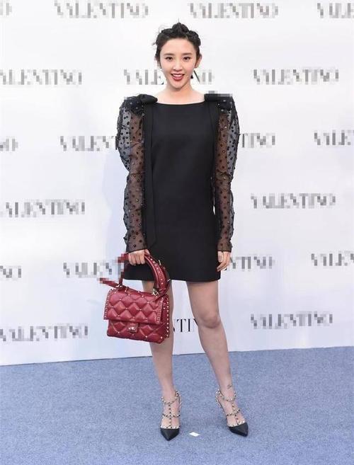 唐艺昕腿比刘亦菲宋茜还粗了，网友：之前说百斤就是胖，打脸了！