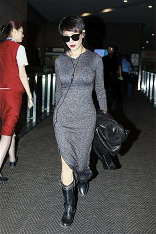 宁静穿修身灰色毛衣展现完美身材, 蚂蚁腰, 蜜桃臀通通拿下!