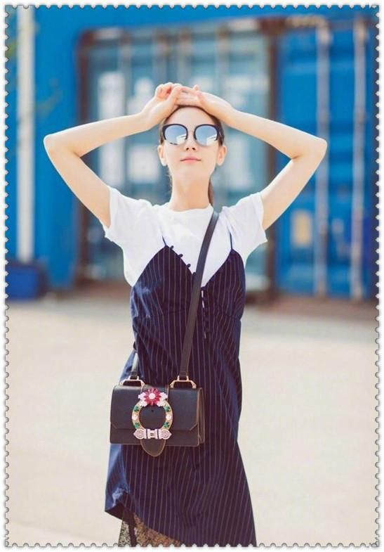 当迪丽热巴和奚梦瑶同穿吊带裙,才知道明星和超模到底差在哪!