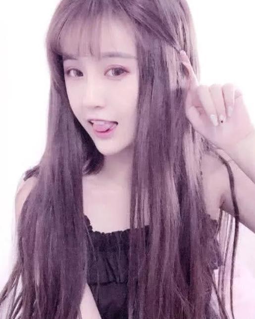 杨清柠深夜狂秀身材表白王乐乐，却因这个部位被网友吐槽：对A还