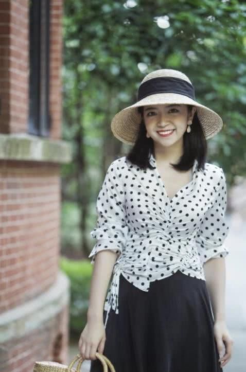  『选择一』三木博主春季穿搭，格子西服外套内搭吊带连衣裙，减龄又洋气