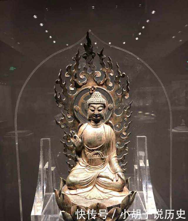 雷峰塔底下埋着国宝，到底有没有白蛇