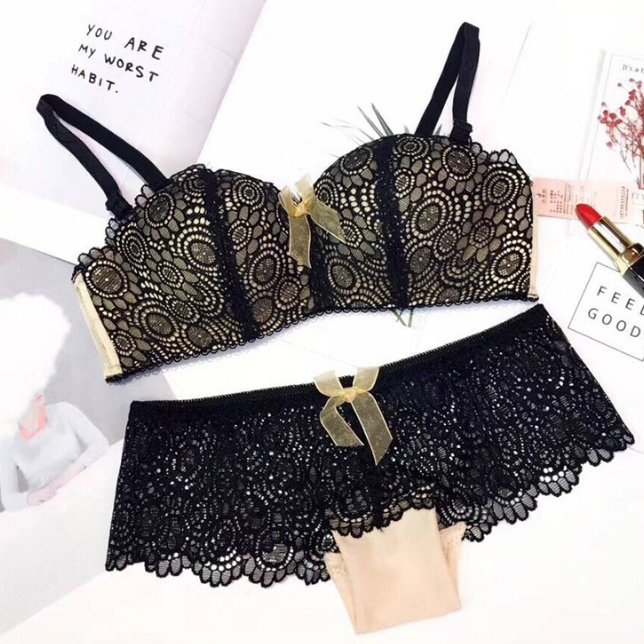 现在的女人真心有够大胆的!出门就穿这“开挂”文胸，美到不行