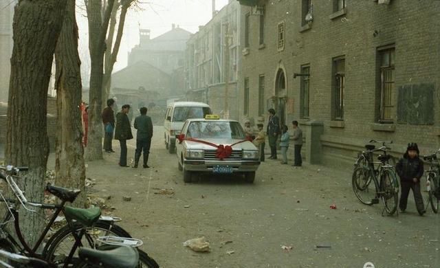  [婚礼]40年前的结婚仪式原来是这样的，摄影师王心钢收藏了这些宝贝