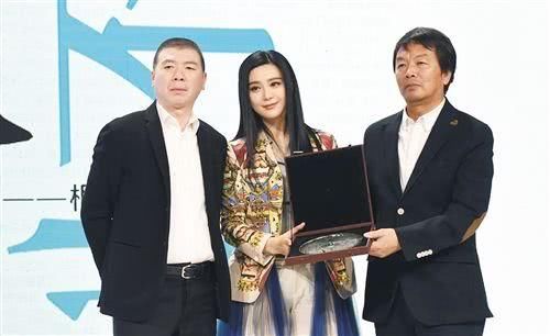 铲屎官没有放弃,暗讽敌人出事后就扎堆做慈善,不敢出来走二步