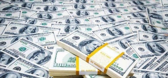 100元人民币、一吨黄金和一吨100美元,