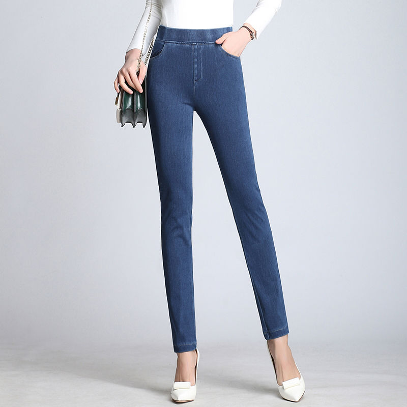 牛仔裤不用选大牌!今秋正流行“美体裤”,穿着身姿挺拔,显气质