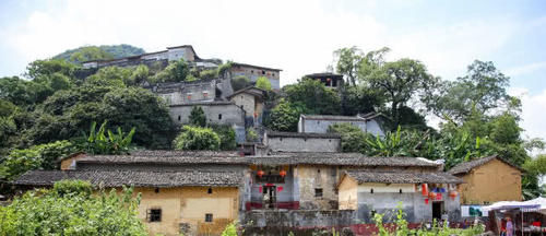  买房@融入不了城市生活，又难以回到农村老家，买房后的农民进退