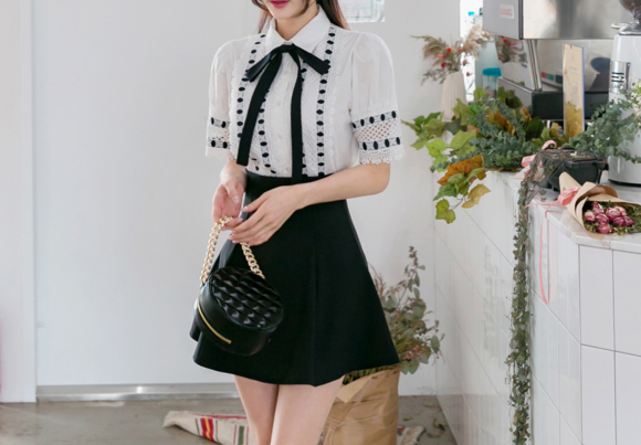 女神孙允珠，百合絮花礼赞公主丝带小洋裙