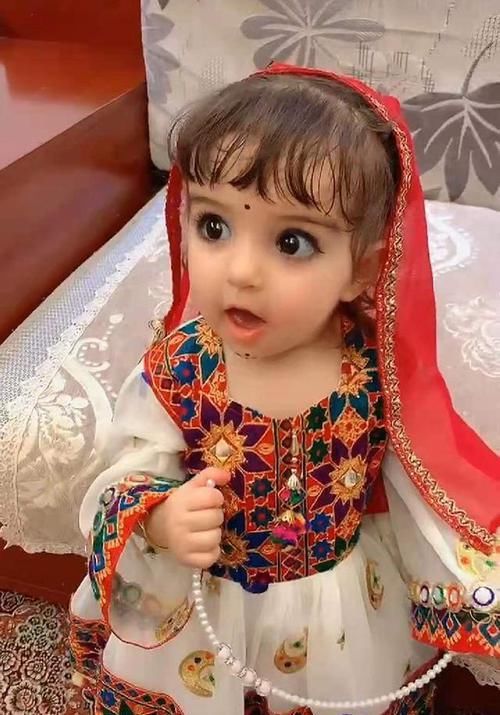 宝宝版芭比娃娃火了,自带烟熏妆,网友叹服:开