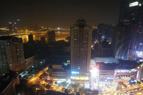  「渝中区」重庆最有发展潜力的城市，不是九龙坡和沙坪坝，而是