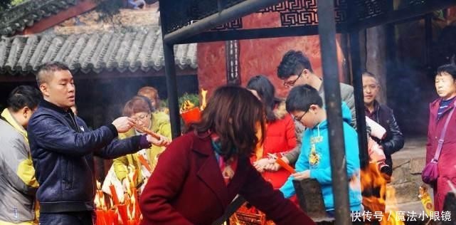 “得道高僧”透露,去寺庙里烧香,不要太随意,记住4个“不要”