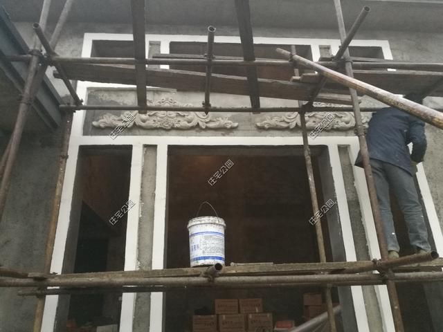  房盖■重庆刘先生回乡建洋楼，光挖机费就花了2万多，这房盖的有