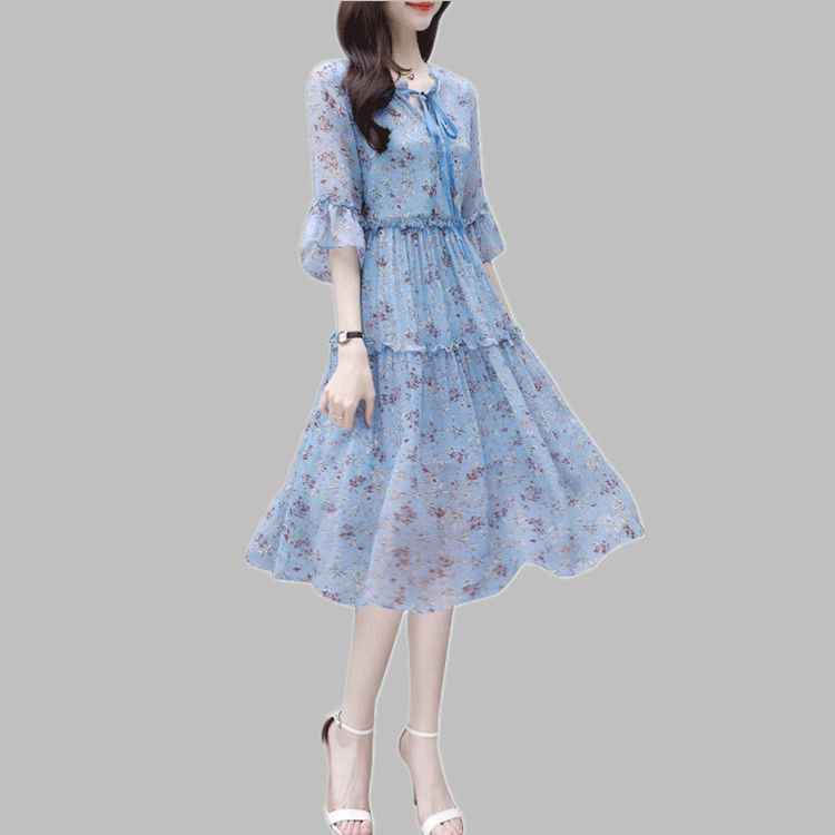 如今的女人真会穿，统统不穿裤子，只穿这”冷风裙“，美到犯规