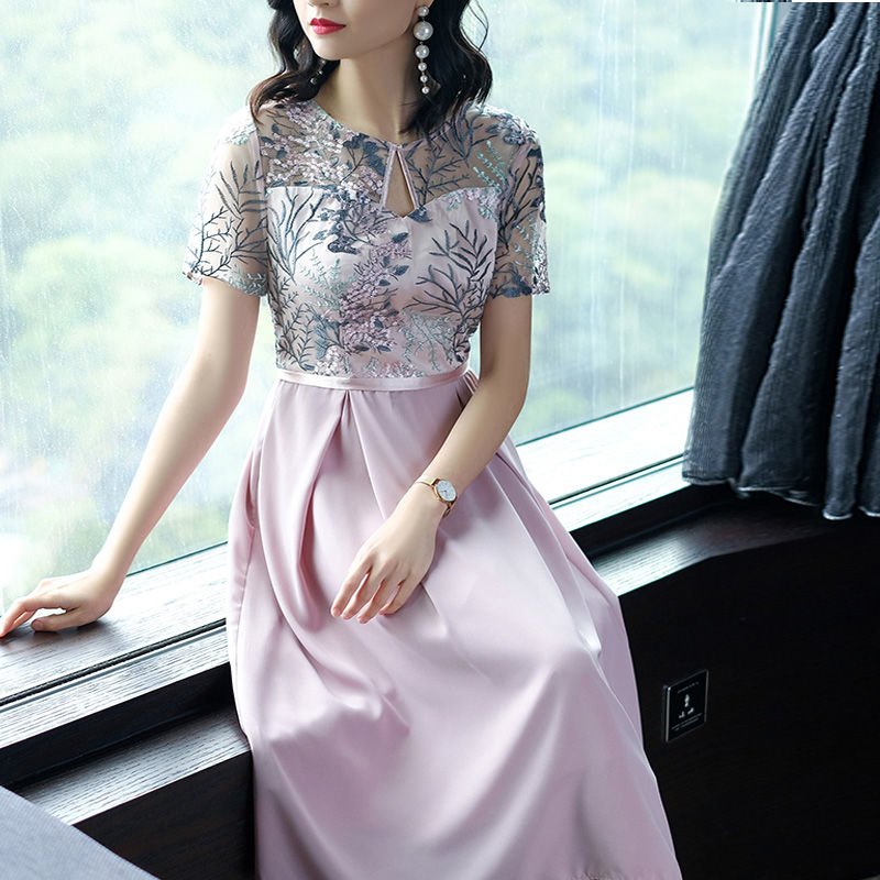 新发现一种裙:“欧货裙”,比旗袍高雅,比真丝高贵,时髦超嫩美