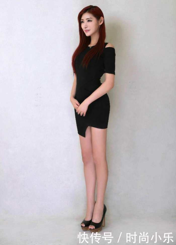 街拍：黑色包臀裙就是让人着迷，小姐姐黑VS白包臀哪种好看?